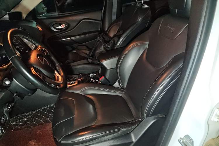 Used Jeep Cherokee 2016 2.4L Professional Smart Version