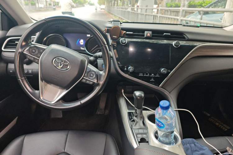 Used Toyota Camry 2019 2.5G Luxury Edition China VI Standard Center Console