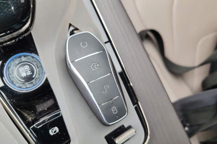 Used BYD Han 2024 EV Glory Edition 610 km All-Wheel Drive "Tian Shen Zhi Jia" Intelligent Driving Model
