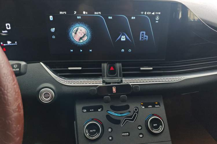 Used Bestune B70S 2022 1.5T Passionate Rider Audio And AC Panel