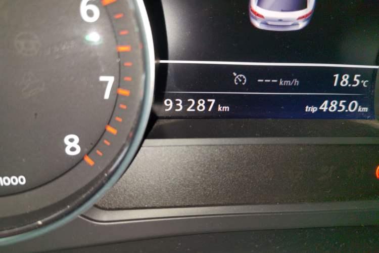 Used Volkswagen Touareg 2017 3.0 TSI Touareg Model Odometer Close Up