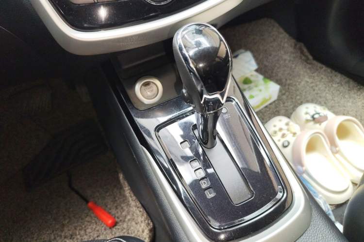 Used Nissan Tiida 2016 1.6L CVT ZhiZun Edition Gear Lever