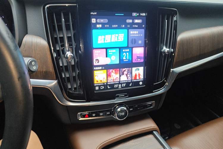 Used Volvo V90 2022 Cross Country B5 AWD Prestige Edition
