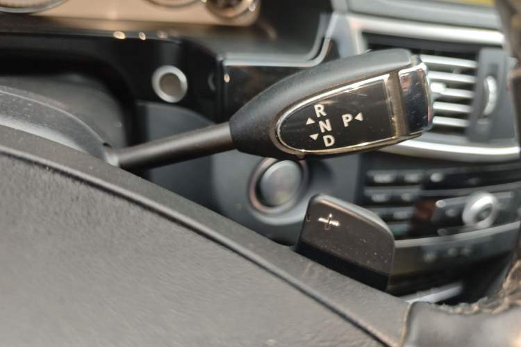 Used Mercedes-Benz E-Class 2010 E 300 L Fashion Model