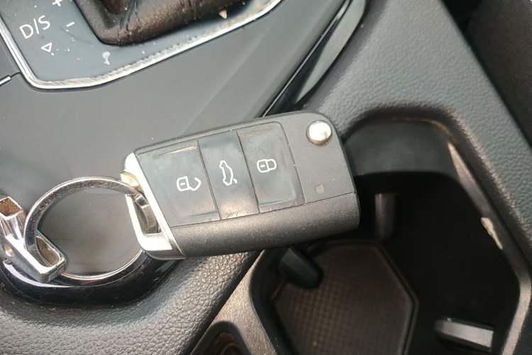 Used Volkswagen Tiguan L 2017 330TSI Automatic Two-Wheel Drive Luxury Edition Vehicle Key