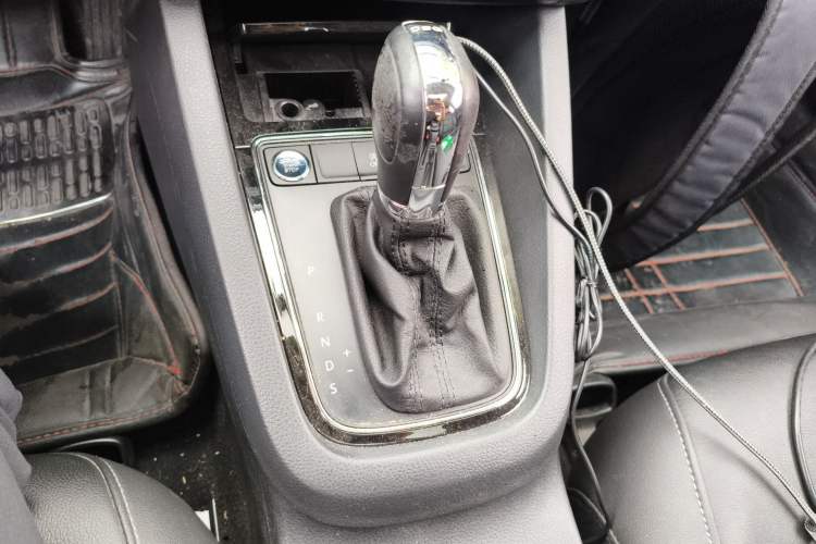 Used Volkswagen Sagitar 2018 280TSI DSG Ignite Edition Gear Lever