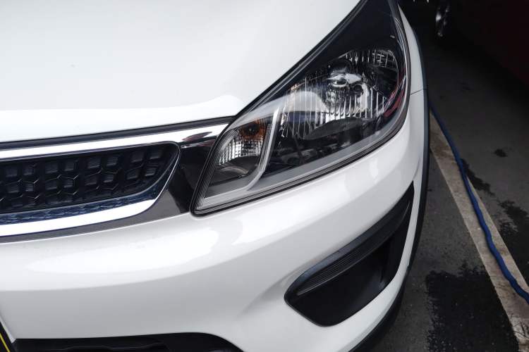 Used Kia KX Cross 2017 1.4L AT GLS Left Front Headlight