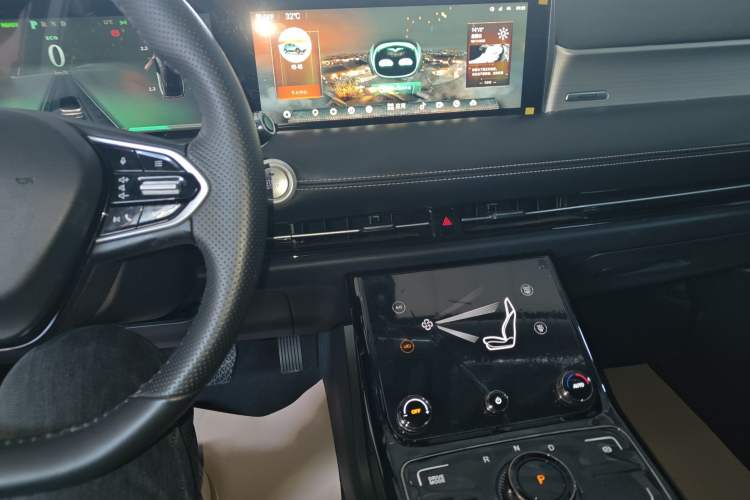 Used NETA U 2023 NETA U-Ⅱ 400 U Show Edition – Lithium Iron Phosphate