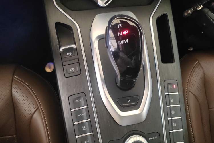 Used Wey VV6 2021 2.0T Two-Wheel Drive Smart Plus