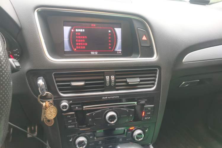 Used Audi Q5 2013 40 TFSI Technology Edition Audio And AC Panel