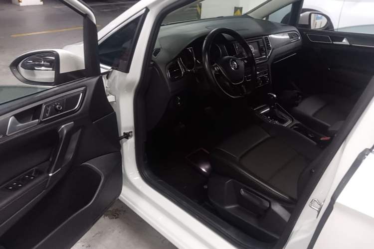 Used Volkswagen Golf 2016 230TSI Automatic Luxury Version
