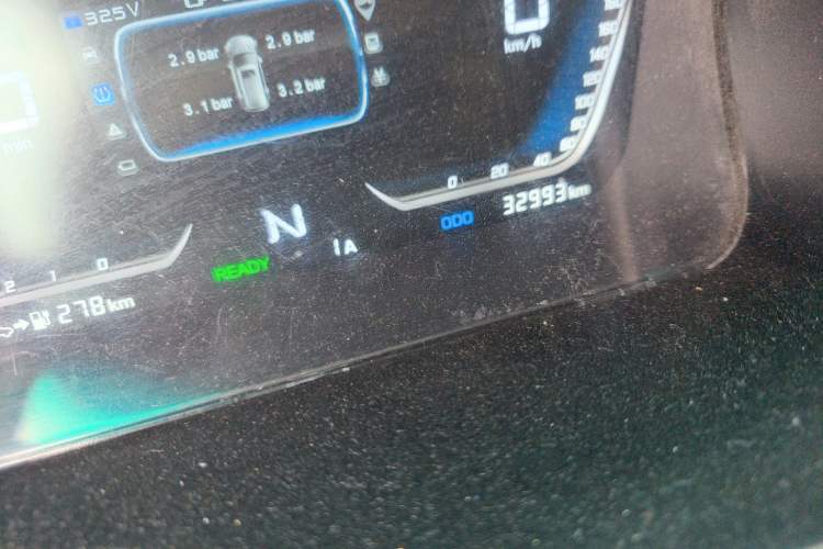 Used SRM Haoyun 2025 Launch Edition Farady 42.3 kWh 305 km 6 seats Odometer Close Up