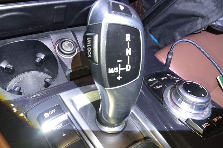 Used BMW 5 Series 2015 520i Elegant Edition Gear Lever