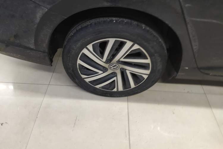 Used Volkswagen Lavida 2023 280TSI DSG Starry Sky Deluxe Edition Right Rear Wheel Hub