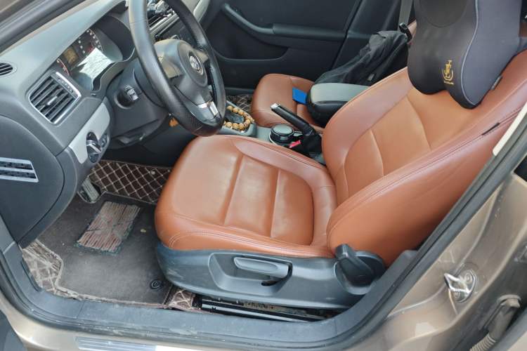 Used Volkswagen Sagitar 2014 Revised Version 1.6L Automatic Comfort Edition Left Front Seat