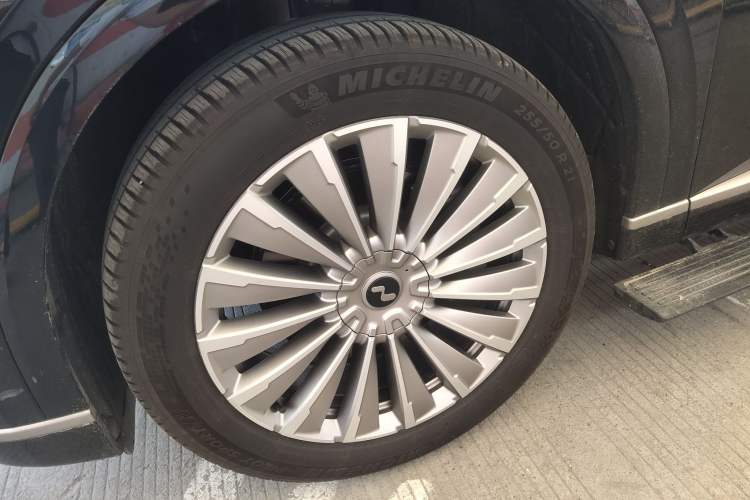 Used ONVO Luxeed L90 2025 Model—Max Six-Seater Version
