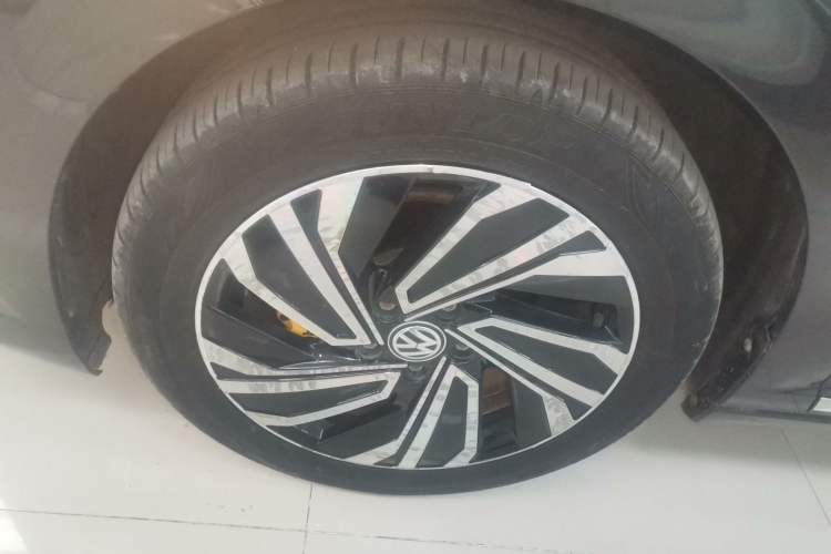 Used Volkswagen Sagitar 2021 280TSI DSG Comfort Connect Edition Left Front Wheel Hub