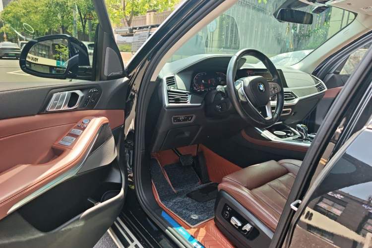 Used BMW X7 2021 xDrive40i Luxury Package with Leading Features