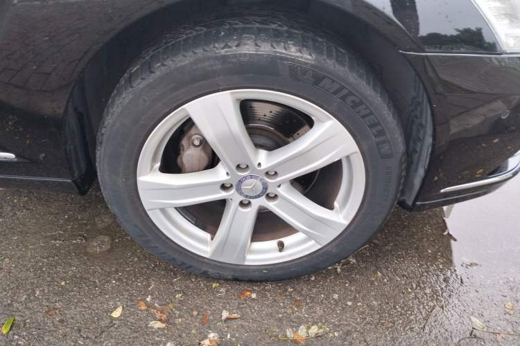 Used Mercedes-Benz S-Class 2011 S 350 L CGI 4MATIC Right Front Wheel Hub