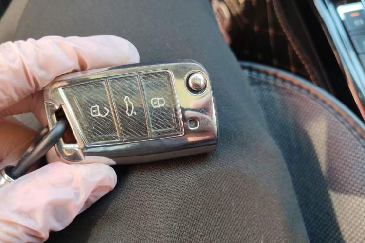 Used Volkswagen Tayron 2019 330TSI Two-Wheel-Drive Luxury Version China V Emission Standard Vehicle Key