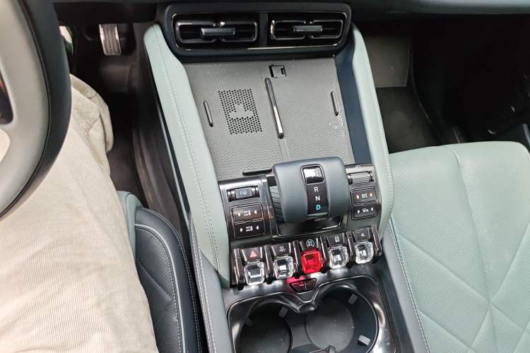 Used Formula Leopard Leopard 5 2023 Navigator Edition