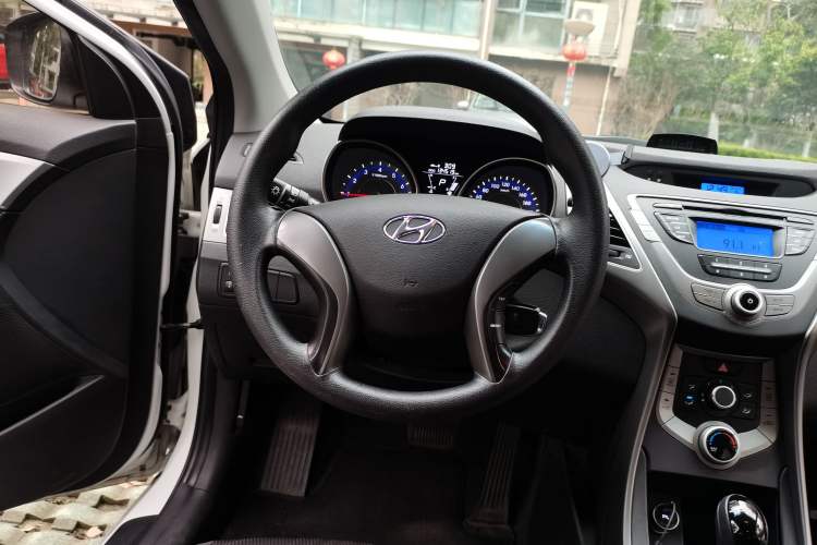 Used Hyundai Elantra (5th Generation / Langdong) 2015 1.6L Automatic Fashion Model
