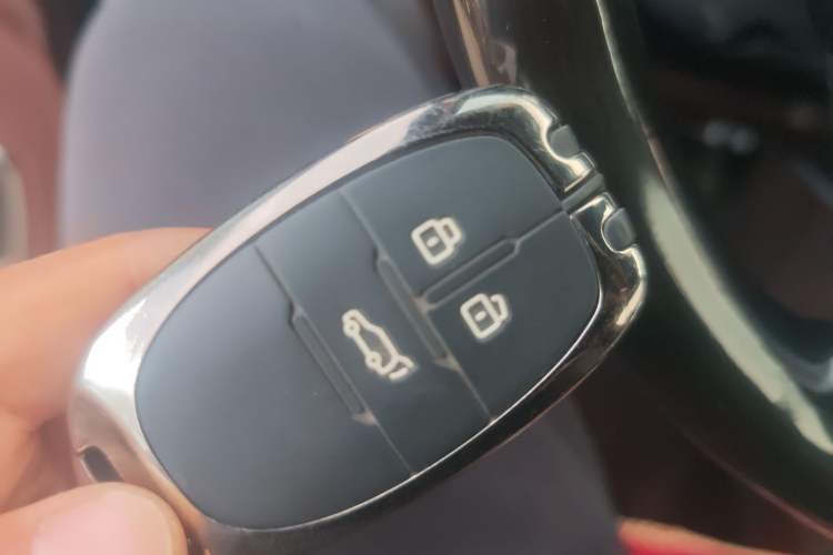 Used SAIC MAXUS G20 2021 Facelifted PLUS 2.0T Gasoline Automatic Luxury Edition Vehicle Key