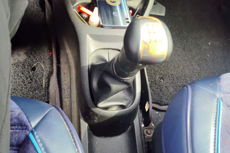 Used Nissan Livina 2015 1.6XE Manual Comfort Edition Gear Lever