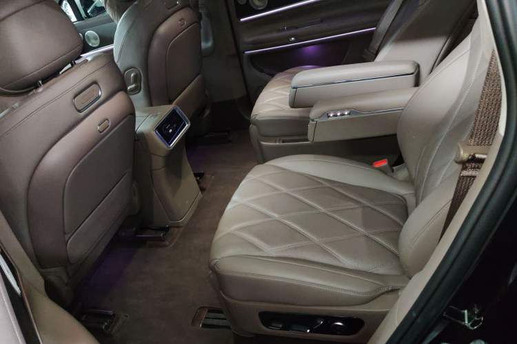 Used Hima AITO M9 2025 Pure Electric Ultra Version 100 kWh 6-Seater Model Left Rear Seat