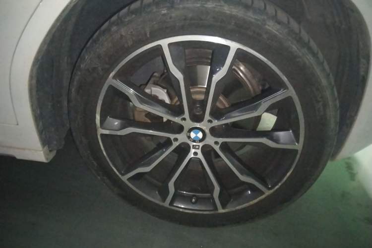 Used BMW X3 2020 xDrive30i Luxury Model with M Sport Package Right Front Wheel Hub