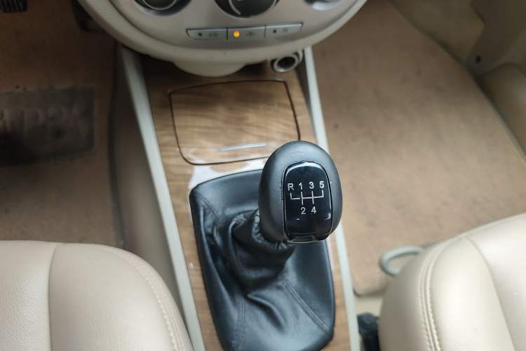 Used Buick Excelle 2015 1.5L Manual Classic Trim
