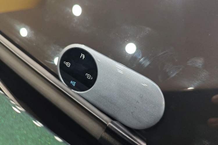 Used Hima AITO M8 2025 Extended-Range Ultra Version 53.4 kWh 6-Seater Edition
