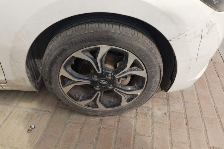 Used Hyundai Verna (new generation) 2016 1.6L Automatic Elite Edition TOP Right Front Wheel Hub