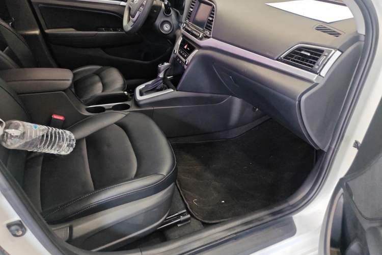 Used Hyundai Elantra (6th Generation / Lingdong) 2016 1.6L Automatic ZhiXuan – Elite Version Right Front Seat