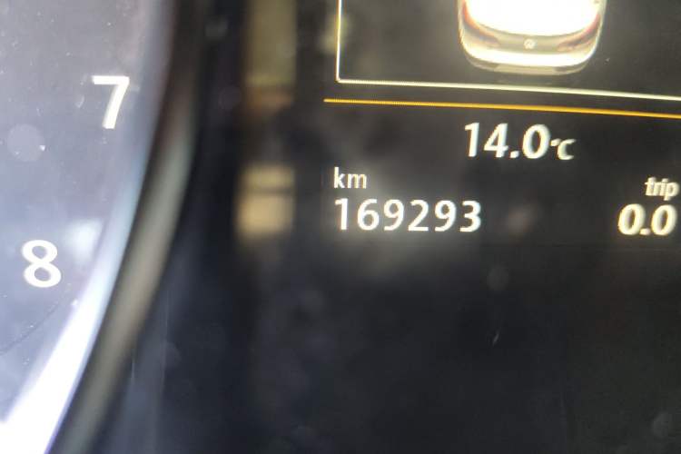 Used Volkswagen FAW-Volkswagen CC 2015 2.0 TSI Luxury Model Odometer Close Up