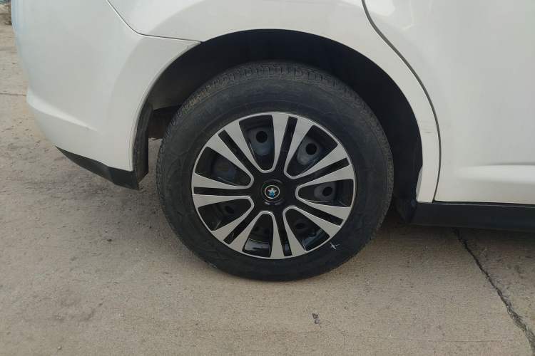 Used Venucia R50 2015 1.6L Automatic Fashion Edition
