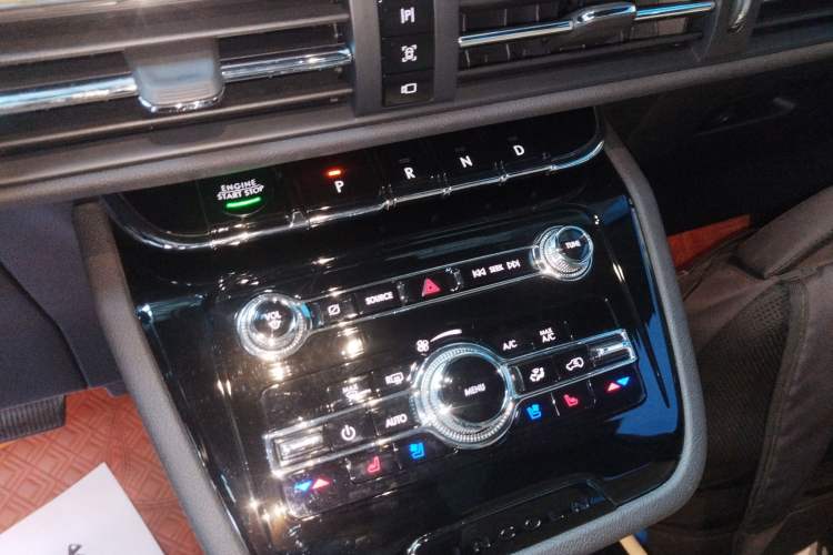 Used Lincoln Corsair 2021 2.0T Two-Wheel-Drive Luxury Edition Gear Lever