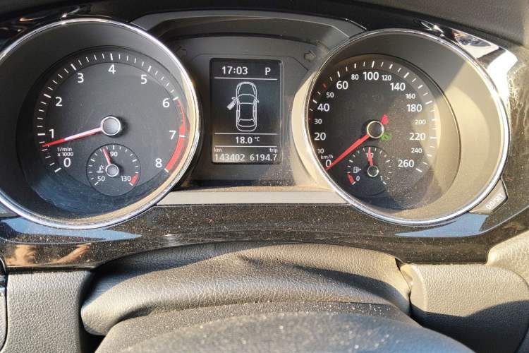 Used Volkswagen Sagitar 2018 280TSI DSG Comfort Model Odometer Close Up