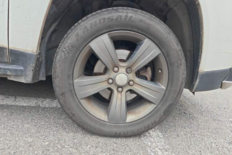 Used Jeep Compass 2013 2.4L four-wheel-drive sport version Right Front Wheel Hub