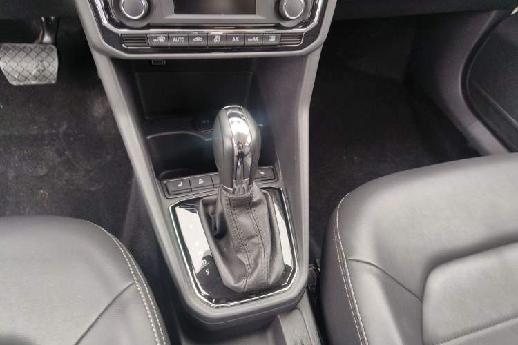 Used Jetta VA3 2021 1.5L Automatic Glory Edition Gear Lever