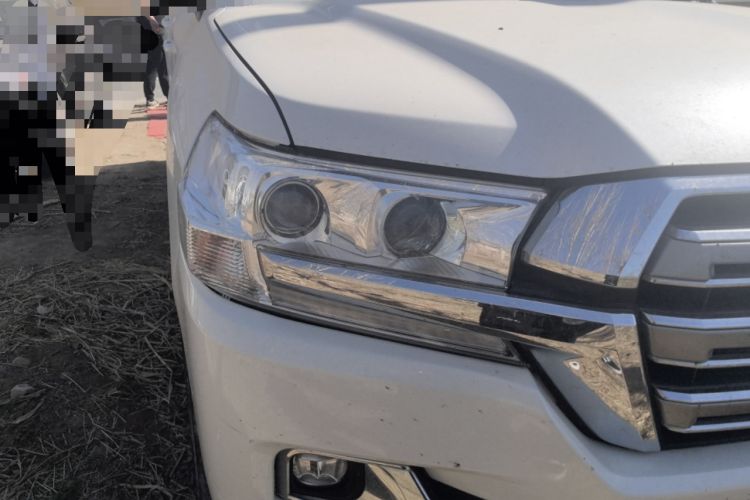 Used Toyota Land Cruiser  Right Front Headlight