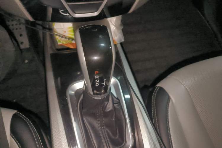 Used Luxgen U6 SUV 2014 1.8T Fashion Edition Gear Lever