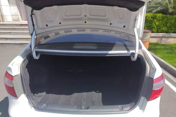 Used Kia K2 2011 Sedan 1.6L Automatic Transmission Premium Trunk