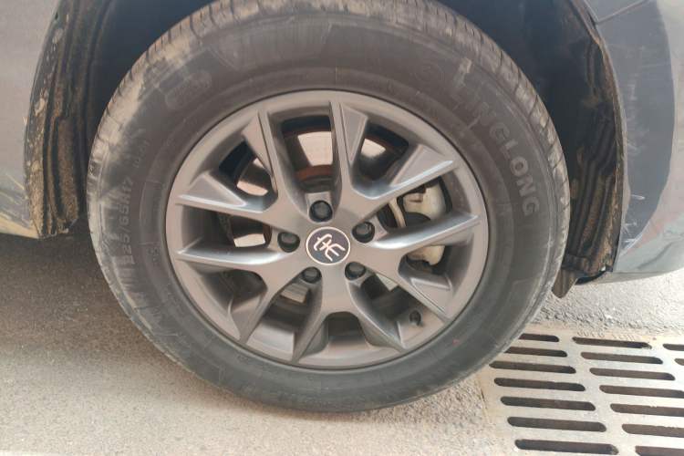 Used BYD Song 2020 Classic Edition 1.5T Manual Luxury Model Right Front Wheel Hub