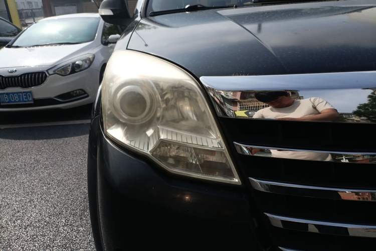 Used Haval H5 Classic 2011 Zhizun Edition 2.0L Two-Wheel Drive Luxury Model Right Front Headlight