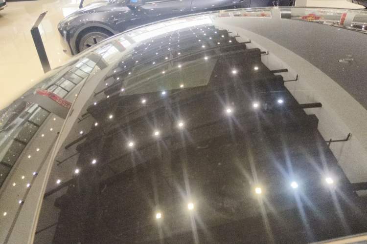 Used Tesla Model Y 2025 Long-Range All-Wheel-Drive Version
