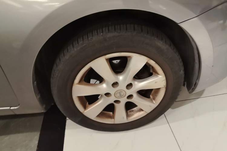 Used Nissan Tiida 2011 1.6L CVT Smart Version Right Front Wheel Hub