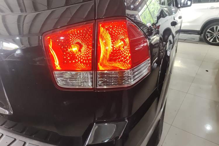 Used Kia Borrego 2015 3.8L Luxury Edition China IV
