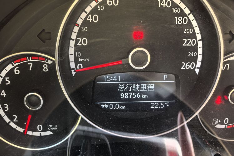 Used Volkswagen Beetle 2013 1.4TSI Fashion Edition Odometer Close Up