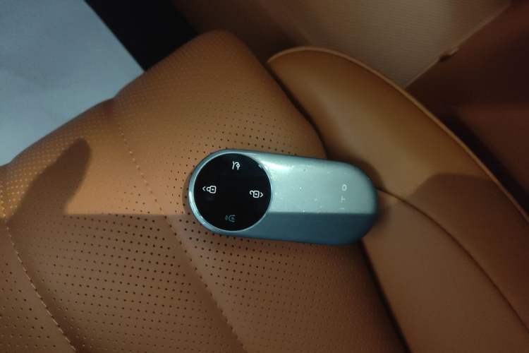 Used Hima AITO M8 2025 Extended-Range Ultra Version 53.4 kWh 6-Seater Edition
